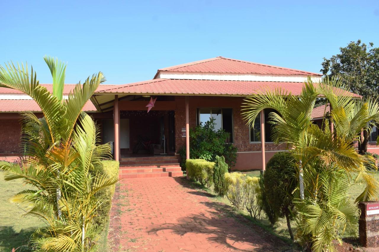 Regenta Resort Mango Village Guhagar Kudan Bagian luar foto