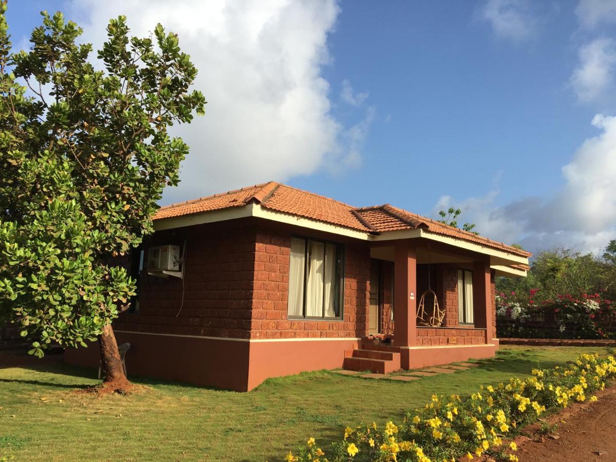Regenta Resort Mango Village Guhagar Kudan Bagian luar foto