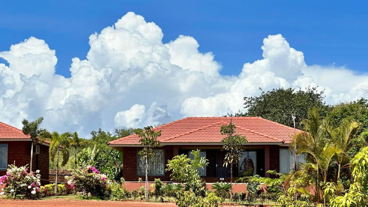 Regenta Resort Mango Village Guhagar Kudan Bagian luar foto