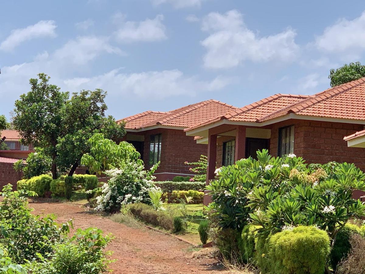 Regenta Resort Mango Village Guhagar Kudan Bagian luar foto