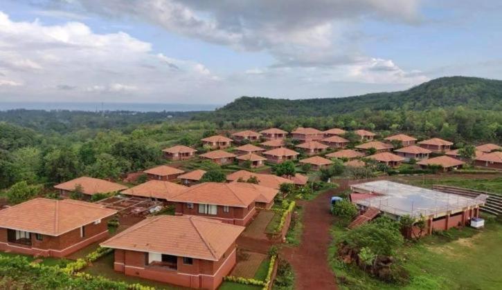Regenta Resort Mango Village Guhagar Kudan Bagian luar foto