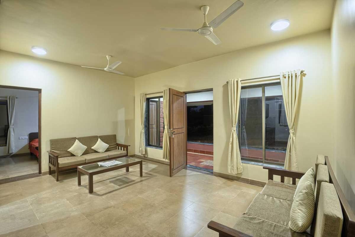 Regenta Resort Mango Village Guhagar Kudan Bagian luar foto