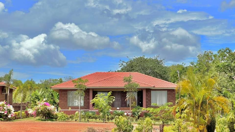 Regenta Resort Mango Village Guhagar Kudan Bagian luar foto