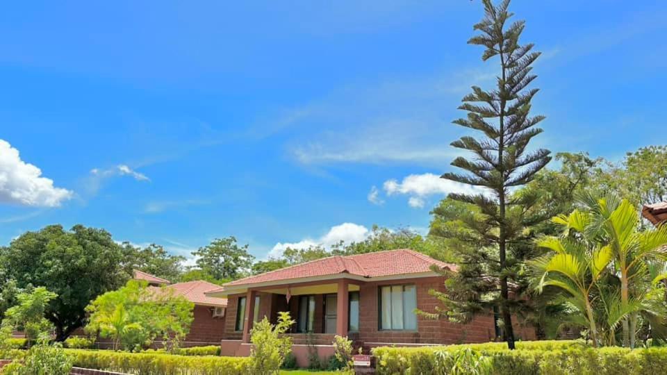 Regenta Resort Mango Village Guhagar Kudan Bagian luar foto